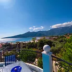 Ellinas Hotel