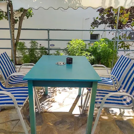 Ellinas Aparthotel 2*