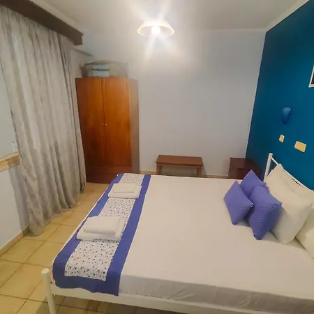 Ellinas Aparthotel 2*