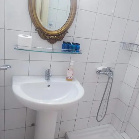 Ellinas Aparthotel 2*