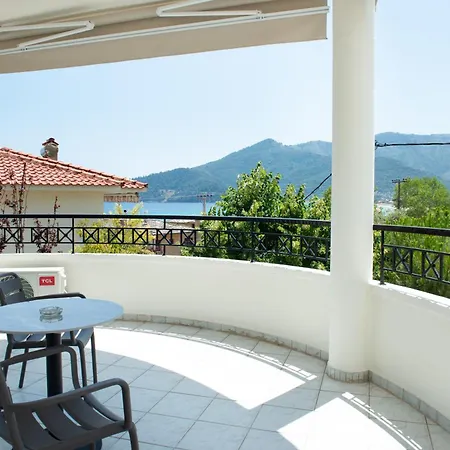 Отель Ellinas 2*