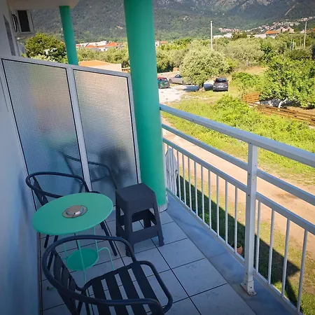 Aparthotel Ellinas 2*